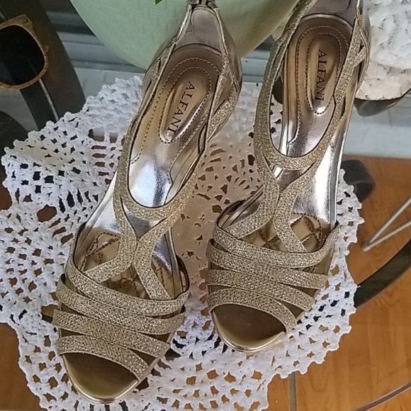 COPY - Alfani Gold flash glitter heels NWOT - Picture 8 of 10